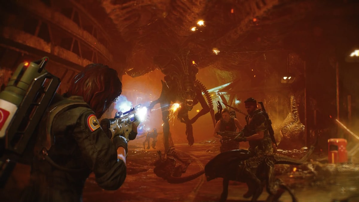 Marines battling xenomorphs with a Queen in the background in Aliens: Fireteam Elite