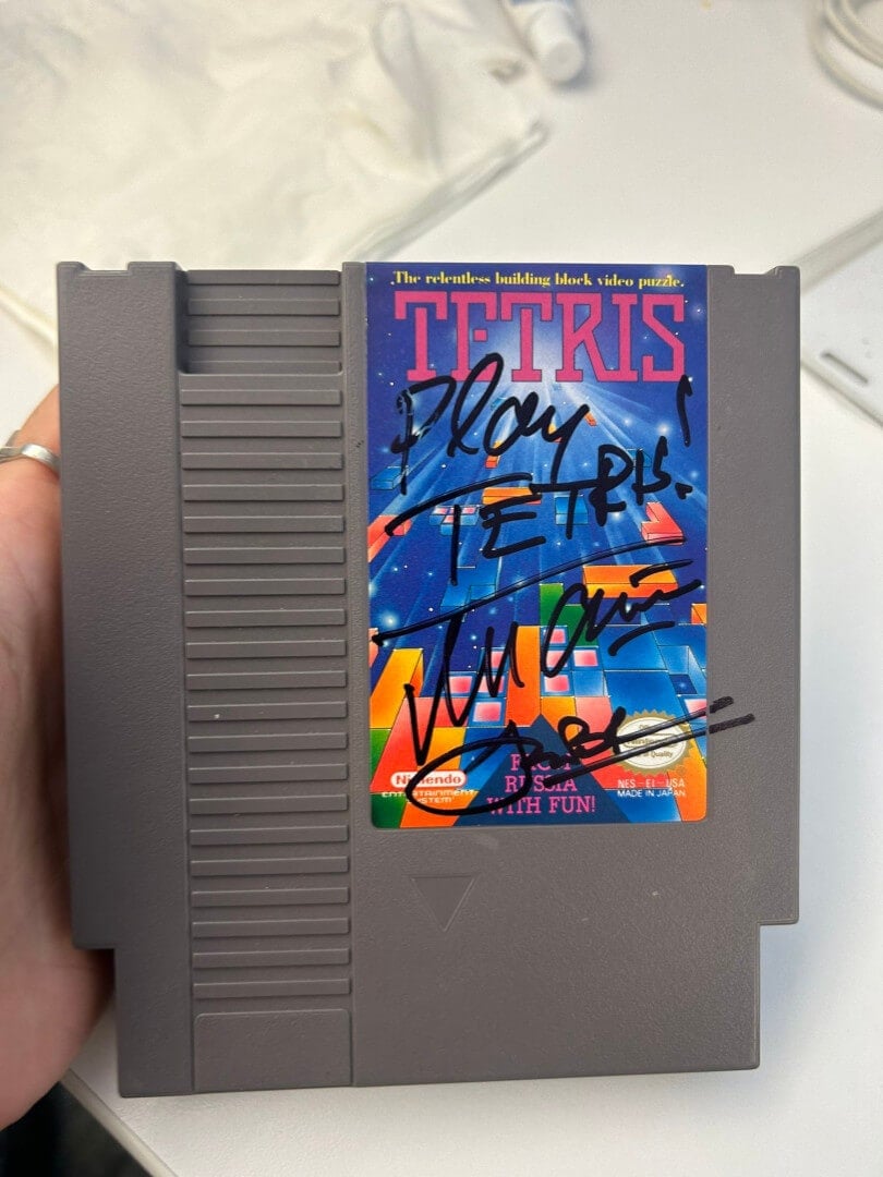 A shot of an NES Tetris cartridge signed by Alexey Pajitnov and Henk Rogers, courtesy of Alyssa Mercante on X (formerly Twitter)