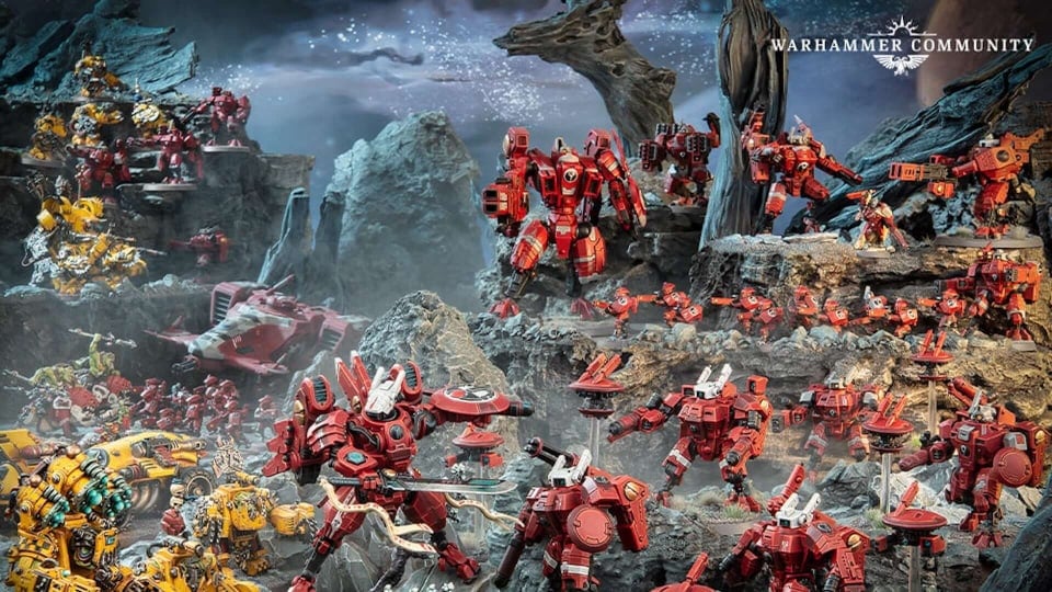 An image depicting painted models from the Warhammer 40K Boarding Patrol Tau and Ork boxes.