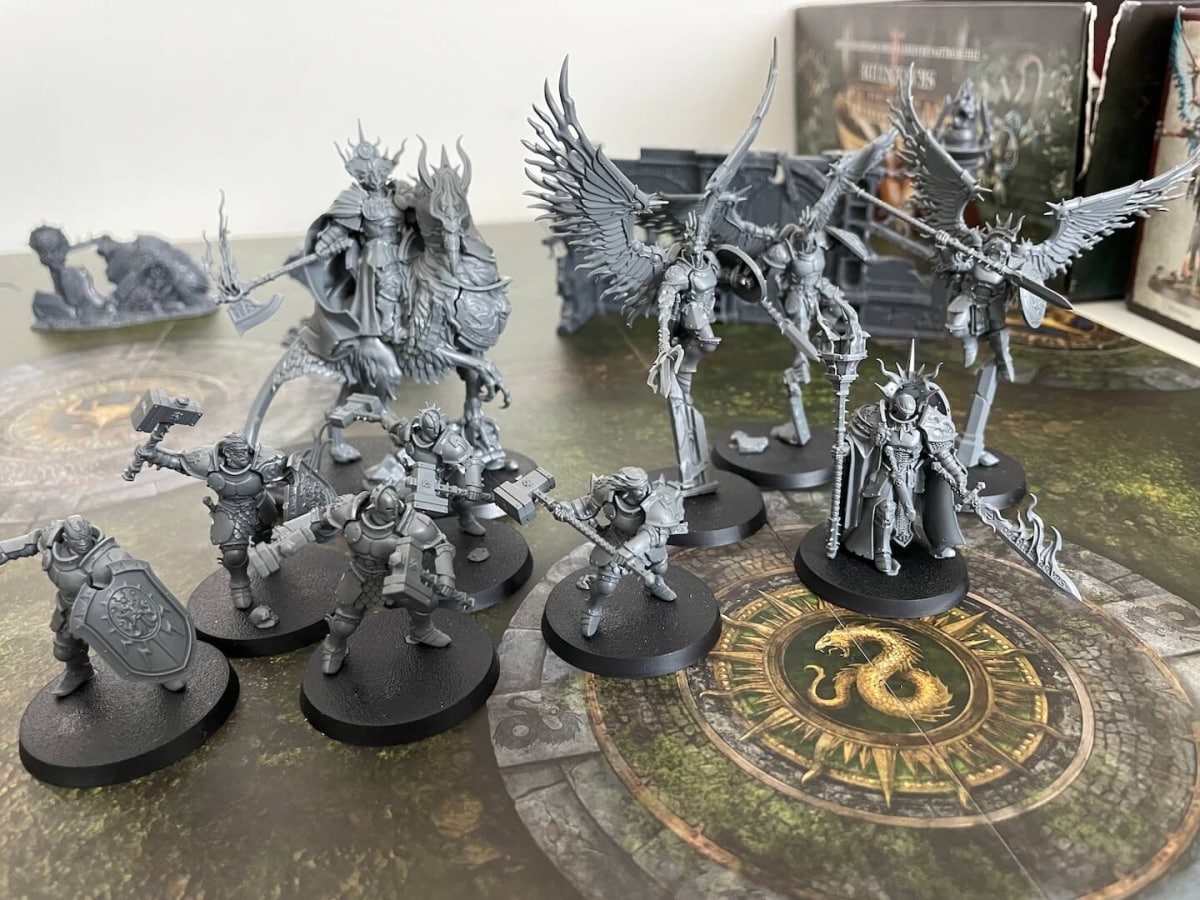 An image from our Warhammer Age of Sigmar Skaventide review depicting the Stormcast Eternals Spearhead included in the box